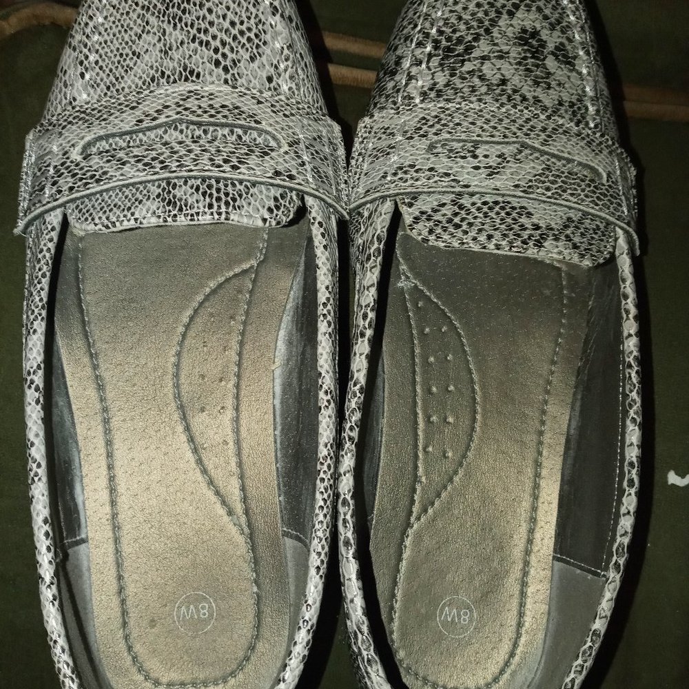 Women's snake skin print flats